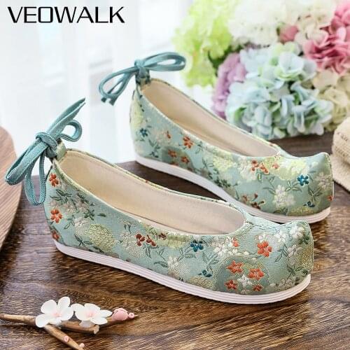 Veowalk Floral Embroidered Women Pointy Toe Chinese Hanfu Platform Shoes Retro Ladies Soft Comfortable Sneakers Green Yellow