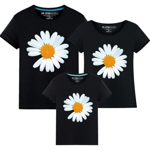 Dad Mom and Me T-Shirt Family Matching Summer Outfits Mommy and Me Clothes Baby Girl Print Flower Clothing Suit Mom and Daughter