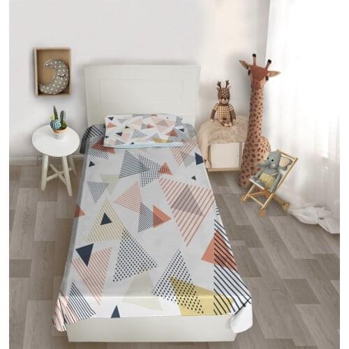 Çocuk odası yatak örtüsü renkli üçgen şekil yatak örtüsü