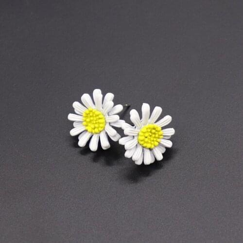 2020 Korean Version New Daisy Earrings Sweet and Fresh and Lovely Daisy Earrings Wholesale Small Daisy Earrings Jewelry