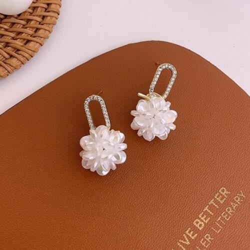 U-Magical Korean Fashion Rhinestone Hollow Geometric Dangle Earring for Women Charming Tie White Flower Earring Jewellery