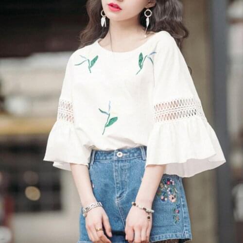 Summer Short-sleeved T-shirt Womens New Korean Version Of Loose Ruffled Flared Sleeves Chic Hollow T-shirt Wn