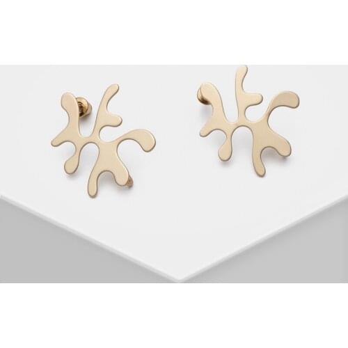 Amorita boutique stud Earring in irregular twig shape