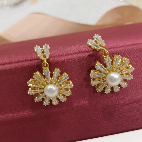 Silvr Pearl earring with white Zirconium Gold plated Fashion earring