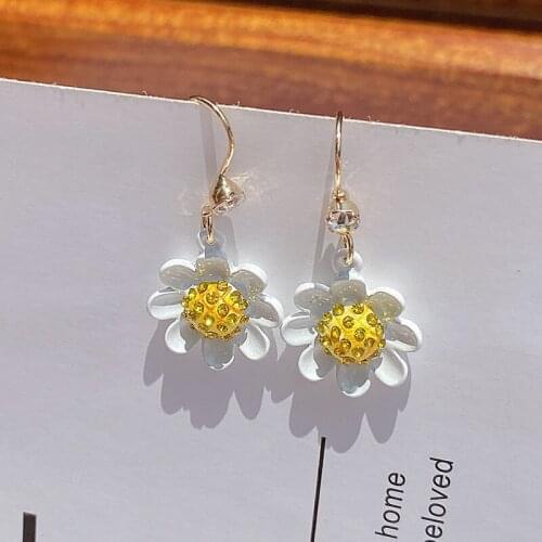 Flower earrings female temperament sweet simple temperament earrings earrings delicate elegant fashion earrings Prevent Allergy