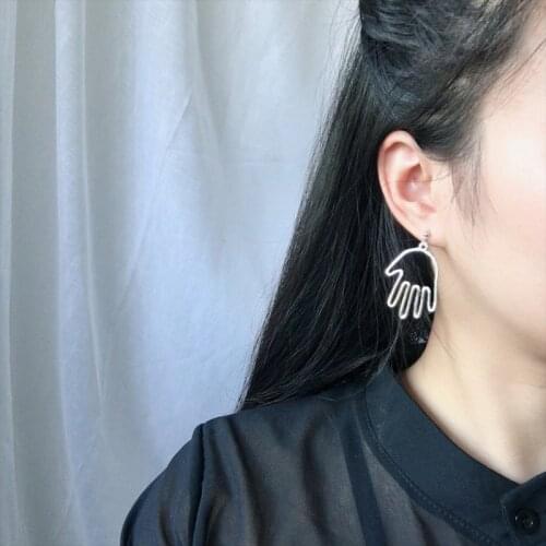 Fashionable and simple small palm pendant earrings metal alloy hollow earrings charm female earrings wholesale