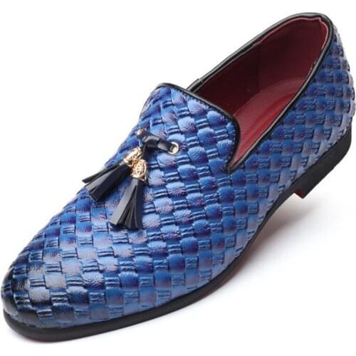 Britsh Pointed Men Flats PU Leather Tassels Loafers England Oxford Men Dress Shoes White Blue Fashion Gentleman Stress Shoes