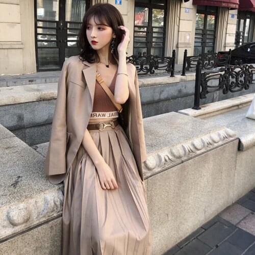 Womens suit autumn and winter new suit elegant coat was thin shoulder strap pleated skirt temperament three-piece skirt suit