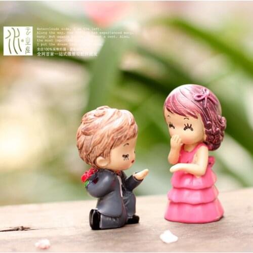 2pcs/lot 6cm Bride and groom propose decoration landscape ornament Action Figure set Model Toys Dolls Anime Cartoon gift