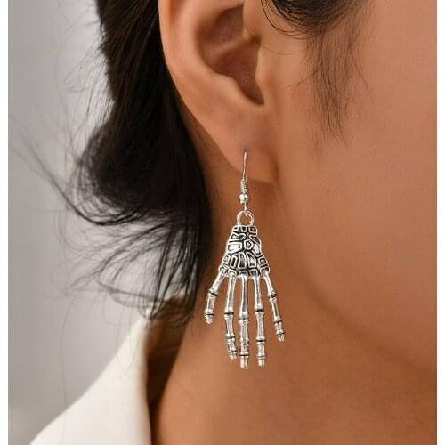 European and American Personality Metal Ghost Claw Ladies Earrings Punk Style Hand Bone Ear Pendant Halloween Horror Jewelry