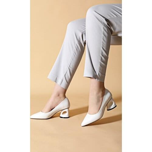 ALTINAYAK Women White Hole Heel Pointed Shoes