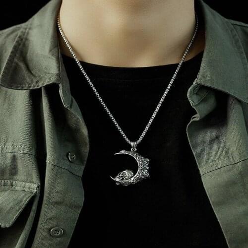 Hip-Hop Hipster Mens Skull Moon Shape Necklace Personality Rock Titanium Steel Chain Planet Moon Pendant Halloween Accessories