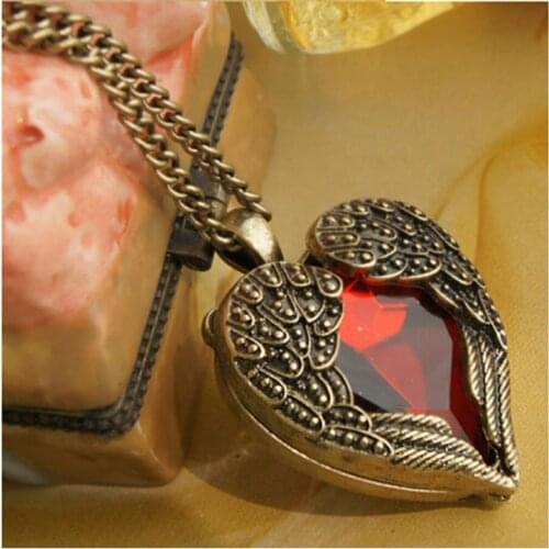 Retro Simple Heart-shaped Crystal Wing Pendant Charm Girl Garnet Red Zircon Bronze Color Necklace Elegant Lady Nightclub Jewelry