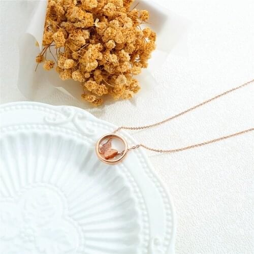 Vintage Stainless Steel Rose Gold Color Circle Butterfly Shape Pendant Necklace Charm Chain Necklaces Elegant Jewelry for Women