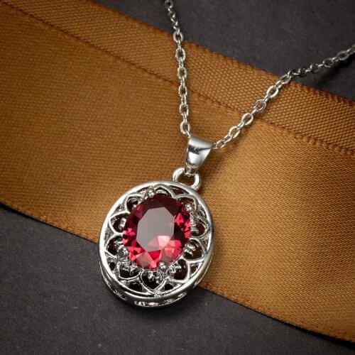 Pendant Necklace For Women Rose Red Oval Crystals 2021 Fashion Classic Jewelry Wholesale Vintage Clavicle Chain Accessories