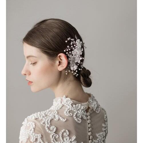 Romantic Sweetheart Bridal Headdress Hollowed Leaves Lace Rhinestone Pearl Flower Hair Comb for Wedding Perform Studio O381