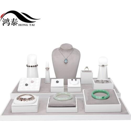 European resin paint jewelry display stand diamond ring necklace bracelet bare stone jewelry display props can be customized