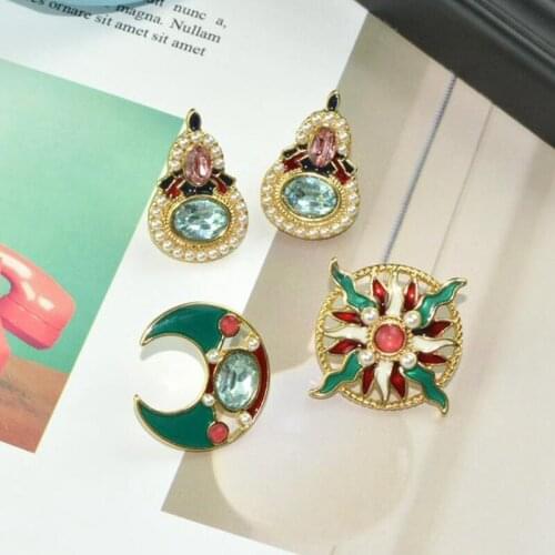 YDGY Wholesale Palace Needle Ear Nails Woman Oil Enamel Star-Moon Asymmetric Pearl Earrings