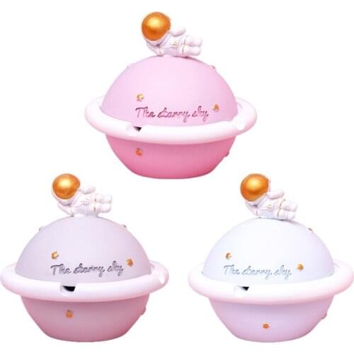 Prone Spherical Astronaut Desktop Ashtray Cute Cartoon Decorative Tray Cigarette Holder Tobacco Smoking Utensil