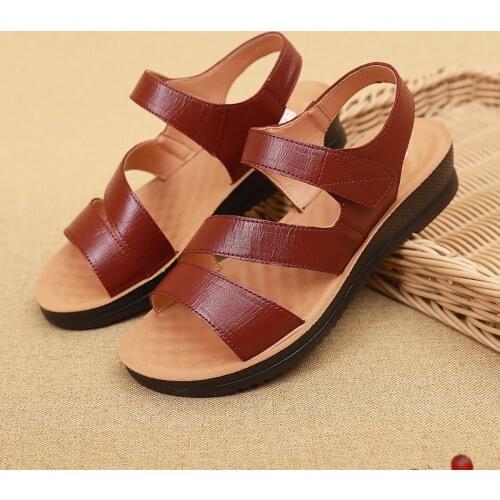 Soft leather mother sandals summer comfortable non-slip soft bottom middle-aged and elderly flat large size ladies sandal