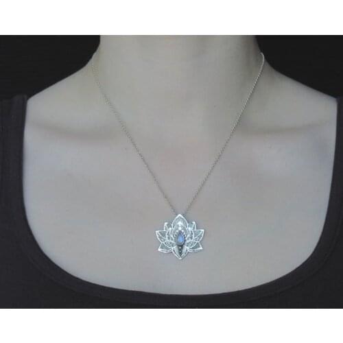 Lotus Yoga Pendant Necklaces For Women Silver Color Vintage Bohemain Charm Womens Necklace Wedding Party Jewelry Accesssories