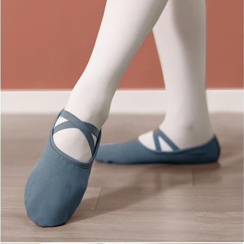 Girls Flat Dance Shoes Kids Satin Soft Sole Ballet Shoes Childrens Sequins Embroidery Ballet Slippers балетки