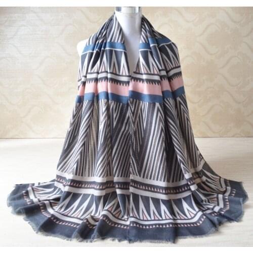 High fashion 2018,rayon cotton scarves,geometric print scarf,bandana,stripe tassel scarf,shawls and hijabs,winter shawls,muffler