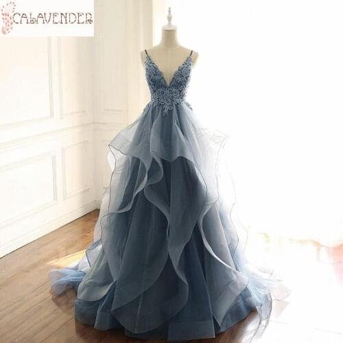 Blue Gray Lace V Neck Long Ruffles Prom Dress Spaghetti Straps Organza Evening Dress Appliques Low Back vestidos de noite