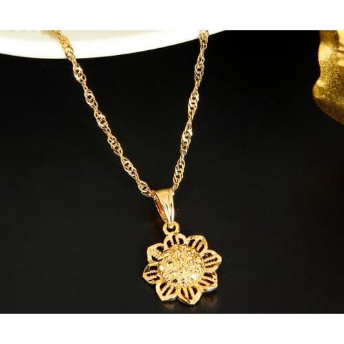 Trendy Cute Flower Pendant Necklace Gold Color Noble Women Bright Bride Chain Jewelry