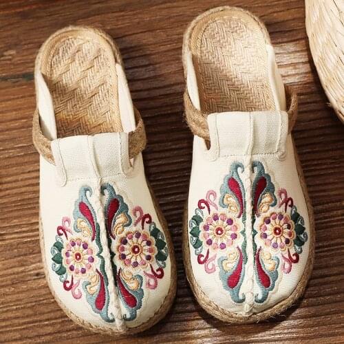 2020 New Fashion Women Shoes Flats Casual Ladies Shoes Hand Woven Shoes Ancient Style Embroidered Round Toe Canvas Slip-on Beach
