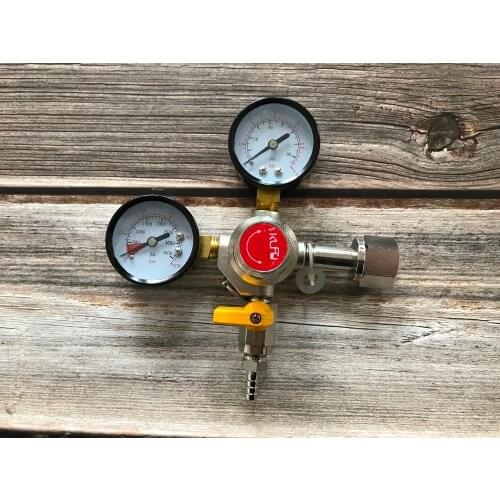 Dual Gauge CO2 Keg Beer Kegerator Regulator, Draft Beer Dispensing CO2 Regulator with CGA-320 Inlet, 0-60 PSI, 0-3500 PSI