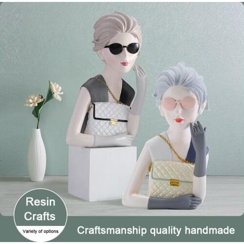 Creative modern minimalist fashion girl girlfriends with hand gifts living room TV cabinet bedroom resin ornaments decorations