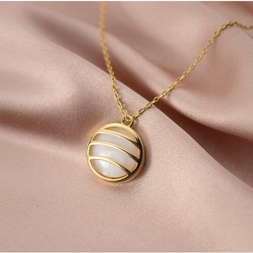 MloveAcc 2019 Hot Style 100% Real 925 Sterling Silver Romantic Round Shell Pendant Necklaces for Women Sterling-Silver-Jewelry