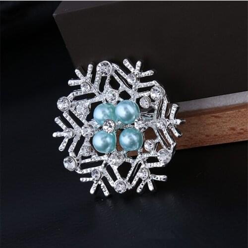 RONGQING 4x4cm Rhinestone Snow Flower Brooches Imitation Pearls Snowflake Brooches Pins for Women Scarf Pins