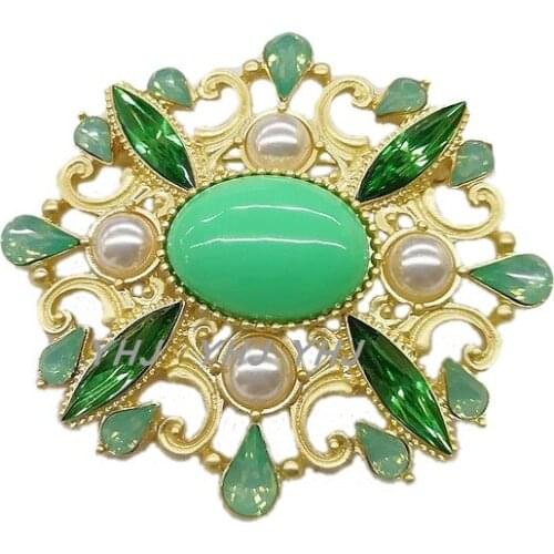 Carved antique color treasure cardigan pearl brooches resin matte gown deserve to act the role of the corsage pin