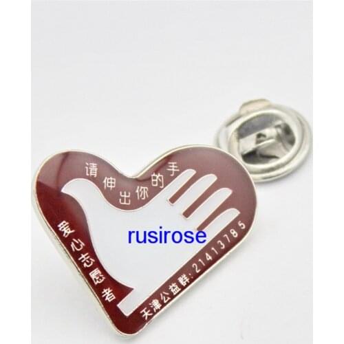 Hand in hand to help love volunteer brooch custom, DIY epoxy heart-shaped volunteer metal badge