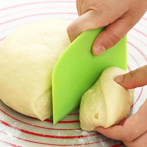 1PCs Plastic Dough Scraper Cream Smooth Cake Spatula Baking Pastry Tools Kitchen Butter Knife Dough Cutter Baking Pastry Tools