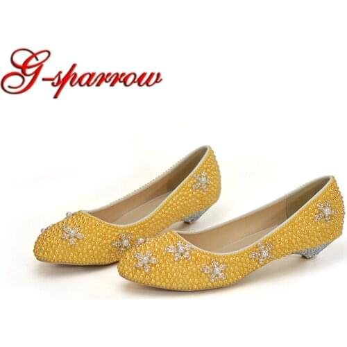 2018 Beautiful Yellow Color Wedding Shoes 2cm Low Heel Mother Party Prom Dancing Shoes Pearl Rhinestone Flower Spike Heels