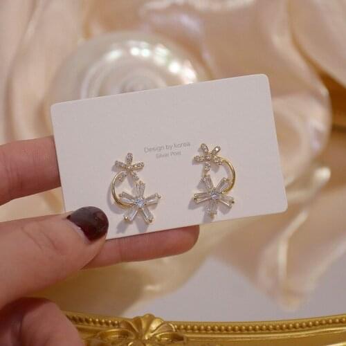 Romantic Transparent Crystal Flower Petal Earring for Women Cubic Zirconia Inlay Charming Stud Earrings Wedding Jewelry Gift