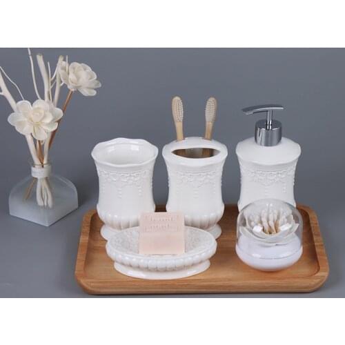 European Style Luxury Embossed Rose Ceramic Bathroom Supplies Toothbrush Holder Mouthwash Cup Soap Dish Bathroom Decoration