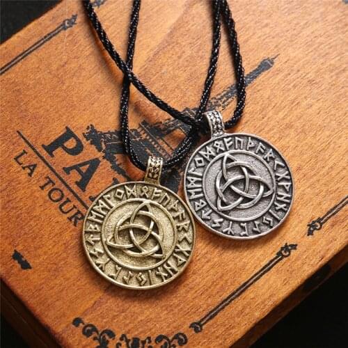 Nordic Coin Amulet VegvIsir Guidepost Compass Sign Post wayfinder Odin Horn Triquetra Valknut Necklace jewelry Gift for men