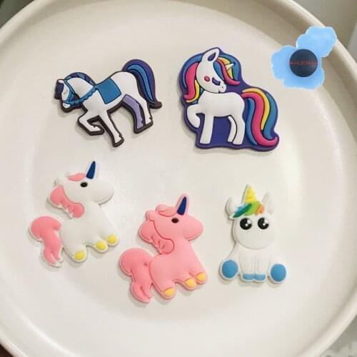New Pack 5Pcs/lot Unicorn Cartoon Animal Horse Shoe Charm Shoes Accessories Fit Wristbands Backpack Kids Party Gift