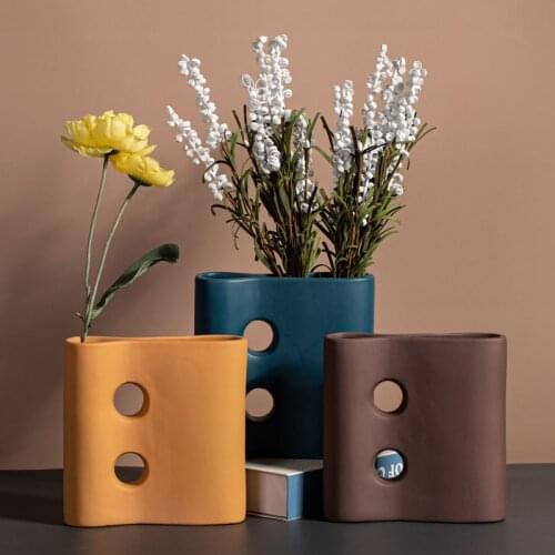 Modison creative hand-feel lacquer vase simple ceramic hand-made Morandi color irregular flower arrangement wedding model room