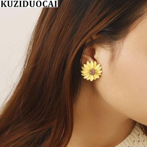 Kuziduocai New Fashion Jewelry 3 Colors Metal Paint Daisy Flower Statement Stud Earrings For Women Girl Brincos Pendientes E1915