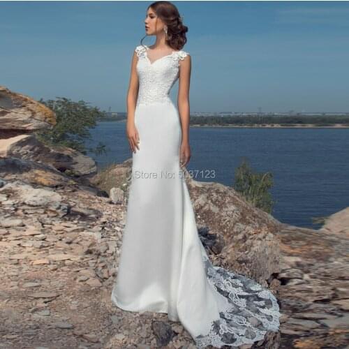 Mermaid Wedding Dresses Vestido De Noiva V Neck Lace Appliques Button Illusion Sleeveless Floor Length Bridal Wedding Gown
