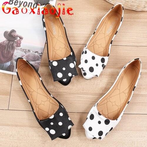 Women Shoes 2020 New Large Size Flat Bottom Casual Daily Wild Candy Shoes Female Wave Point Delicate Shopping Soft-soled Shoes