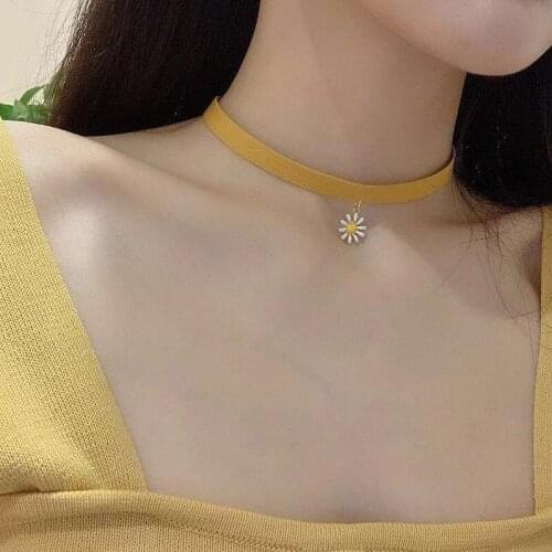 Japan and South Korea summer fashion simple fresh little Daisy girl flannelette temperament with short Yellow Ribbon Necklace