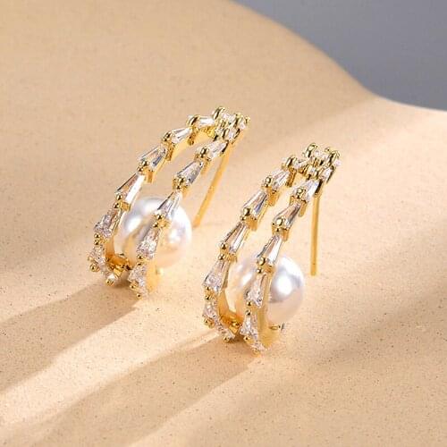 Dorado 2021 Hot Sale Bohemian Simulated Pearl Stud Earrings For Women Elegant Gold Color Metal Boho Jewelry Christmas Gift