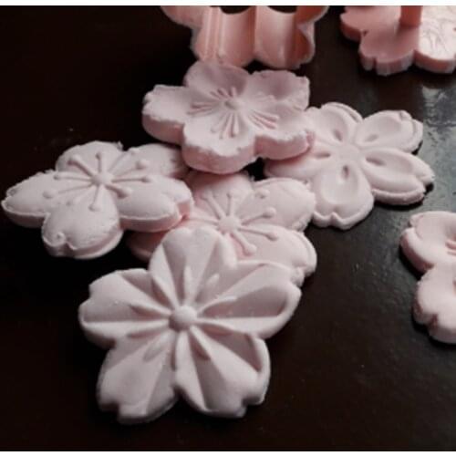 5pcs/set Sakura Cookie Mold Stamp Biscuit Cutter Cherry Blossom Flower DIY Floral Mooncake Mold Fondant Baking Tool