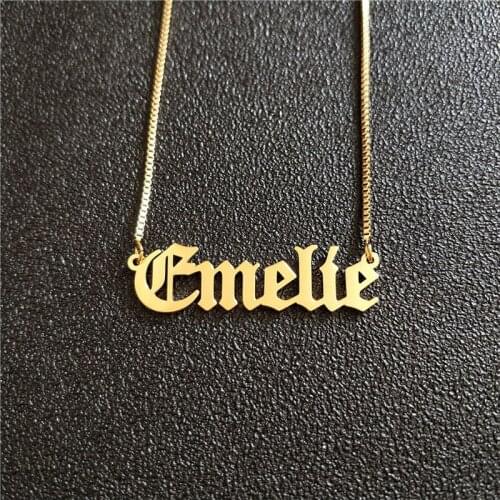 Vertical Box Chain Hanging Script Nameplate Necklace Custom Old English Name Pendant Necklace Women Jewelry Personalized Gift